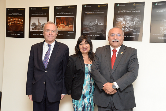 De izquierda a derecha: Miguel Ropert, presidente especialidad Civil Colegio de Ingenieros de Chile; Maria Teresa Dalen, presidente de UDAPI y Alfonso Gonzalez, presidente WCCE